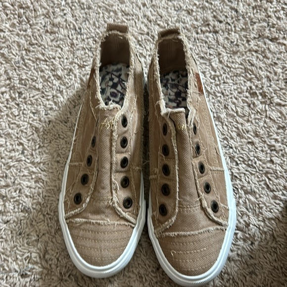 Blow fish shoes sold ! - Picture 2 of 6